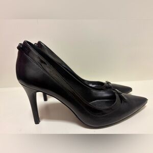 Like new Ralph Lauren black leather pointy toe  4” heels patent trim bows 8.5